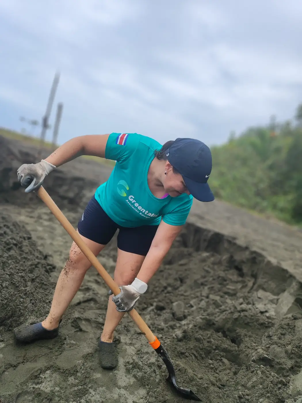 Greentalist volunteer doing fieldwork in Costa Rica